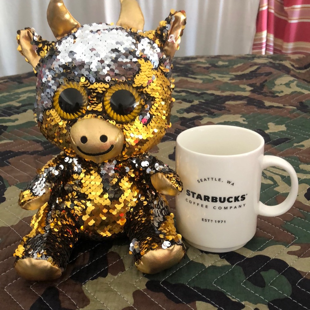 Starbucks Coffee Cup 2018…comes with a friend 🌼
